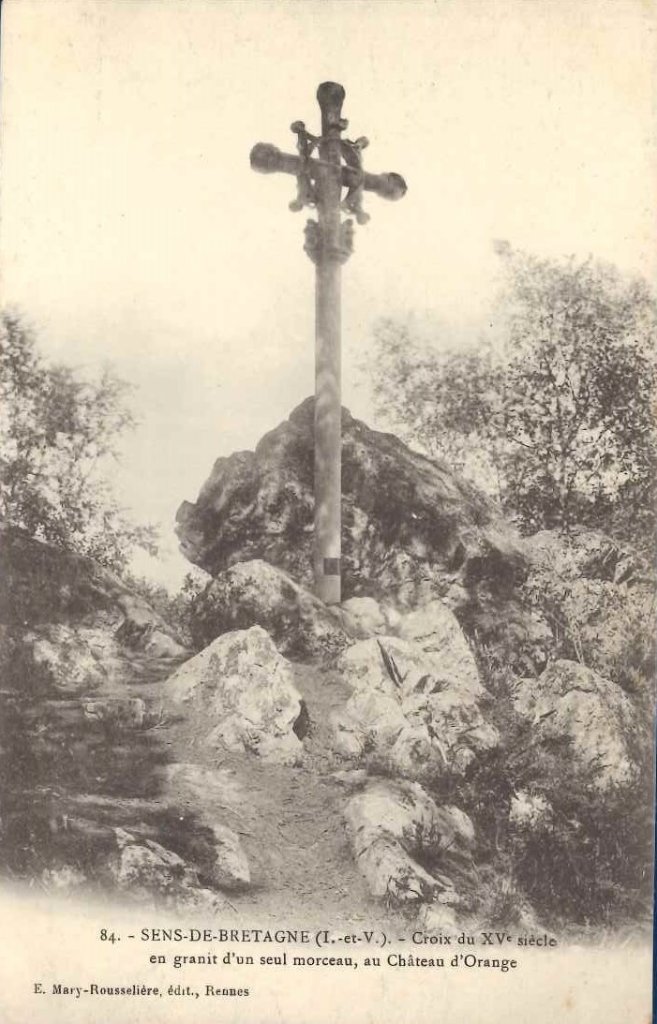 84 - Sens de Bretagne - Croix du XVè siècle en granit d'un seul morceau -emr.jpg
