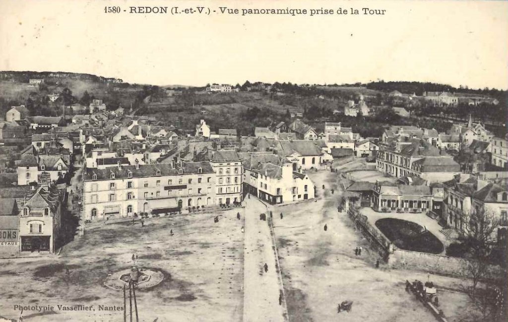 1580 - Redon - Vue panoramique prise de la tour -vasselier.jpg