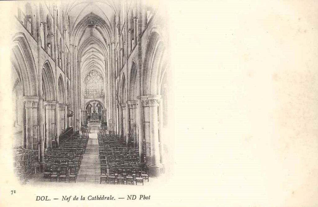 71 - Dol de Bretagne - nef de la cathédrale -nd.jpg