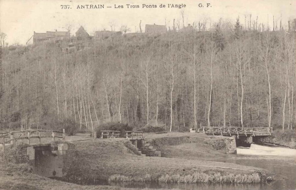 737 - Antrain - Les trois ponts de l'angle -gf.jpg