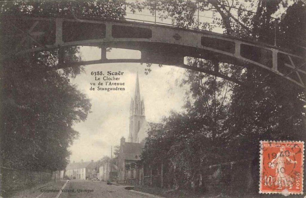 6388 - Scaër - Le clocher vu de l'Avenue de Stangaudren -villard.jpg