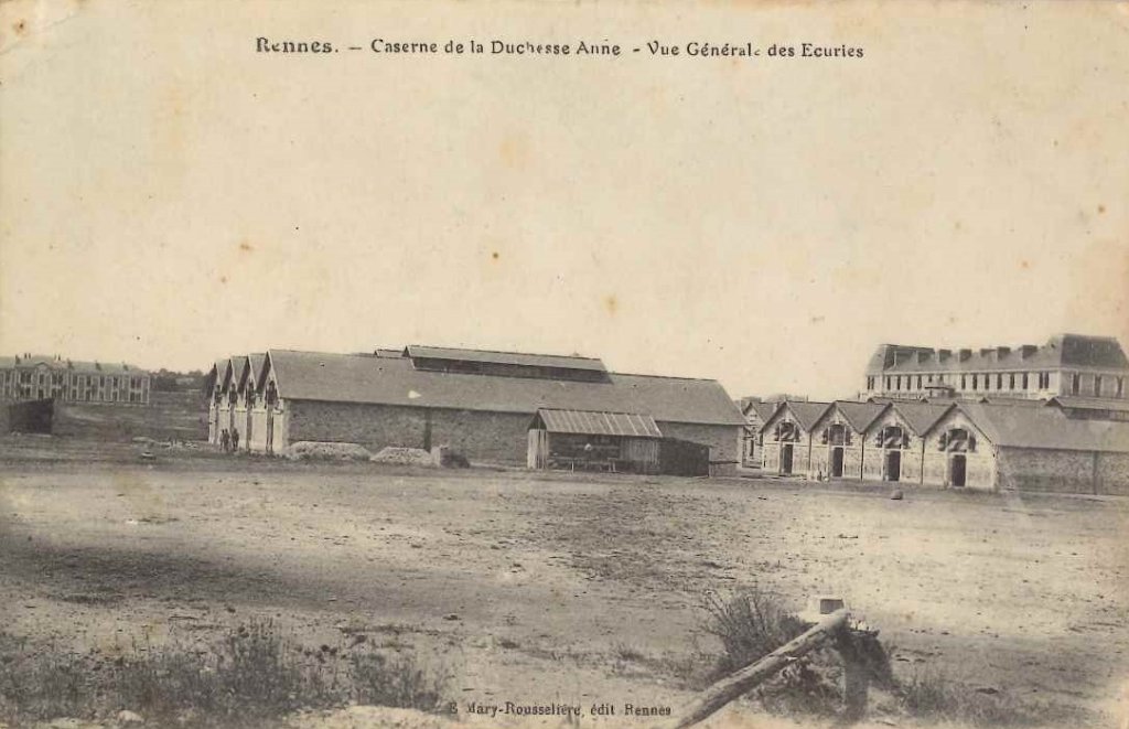 Rennes - Caserne de la Duchesse Anne - Vue générale des Ecuries -emr.jpg