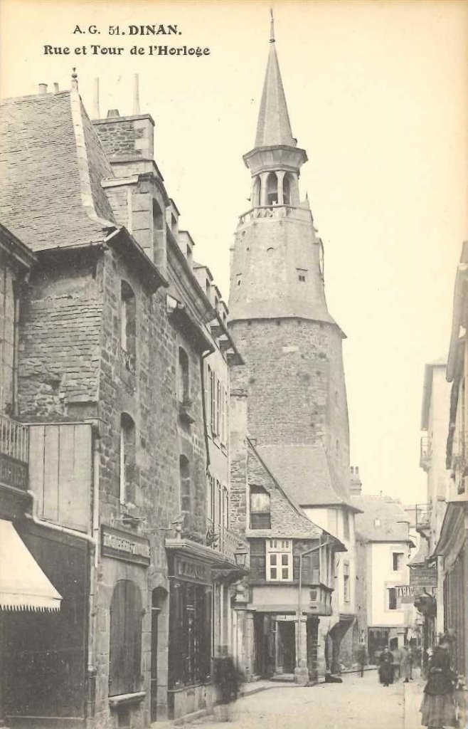 51 - Dinan - Rue et tour de l'horloge -ag.jpg
