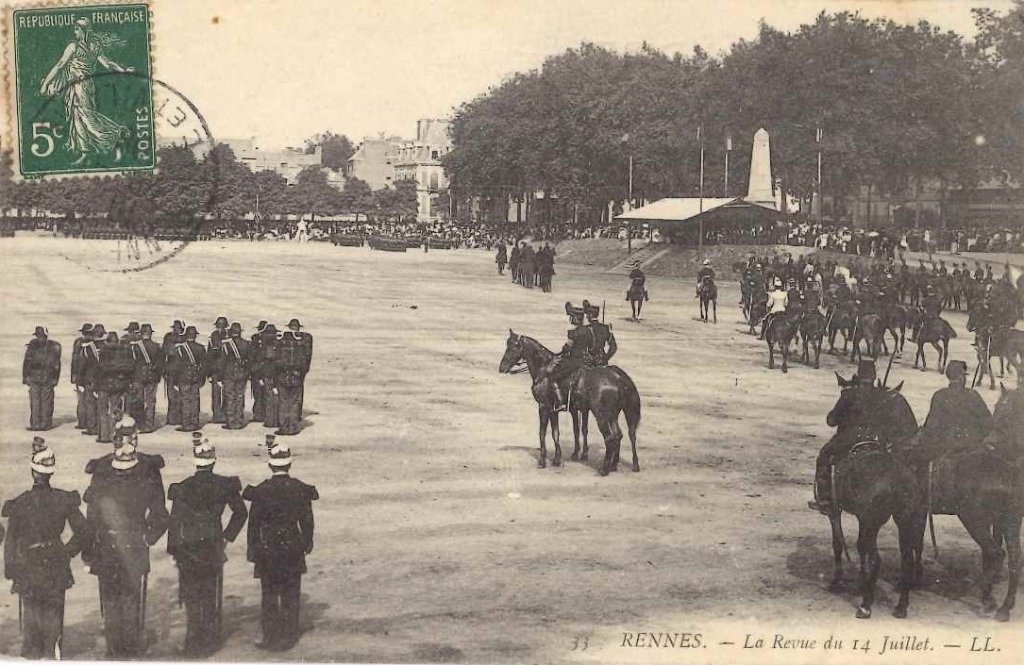 33 - Rennes - La revue du 14 juillet -ll.jpg