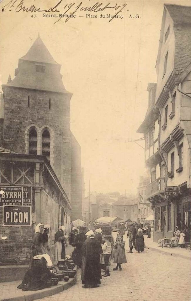 43 - Saint Brieuc - Place du martray -ag.jpg