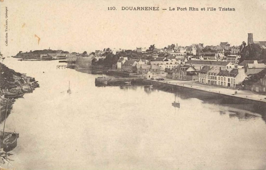 110 - Douarnenez - le port Rhu et l'ile Tristan -villard.jpg