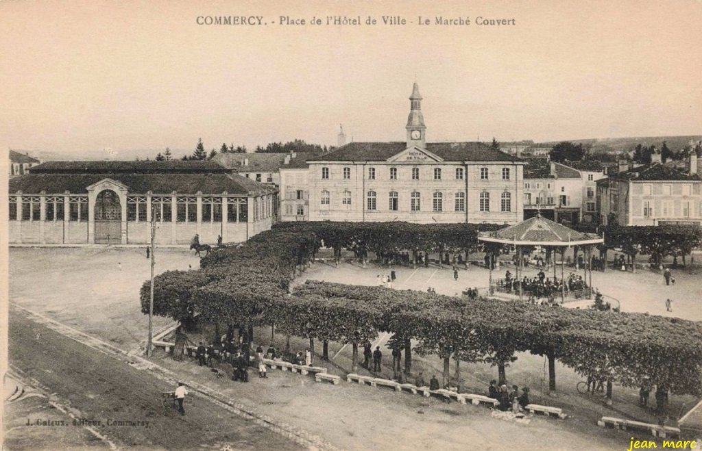 Commercy - Place de l'Hôtel de Ville - Marché couvert.jpg
