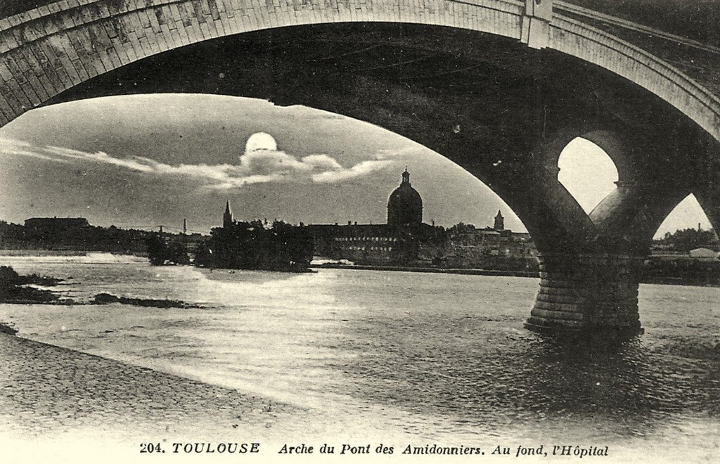 Toulouse - Pont des Amidonniers (204) P.jpg