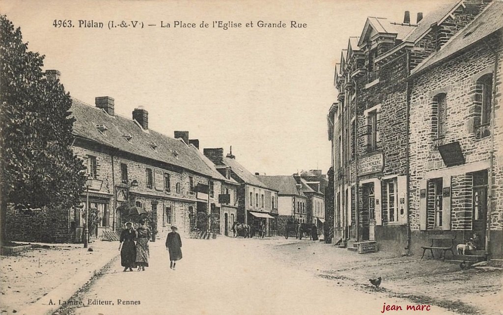Plélan-le-Grand - La Place de l'Eglise et Grande Rue.jpg