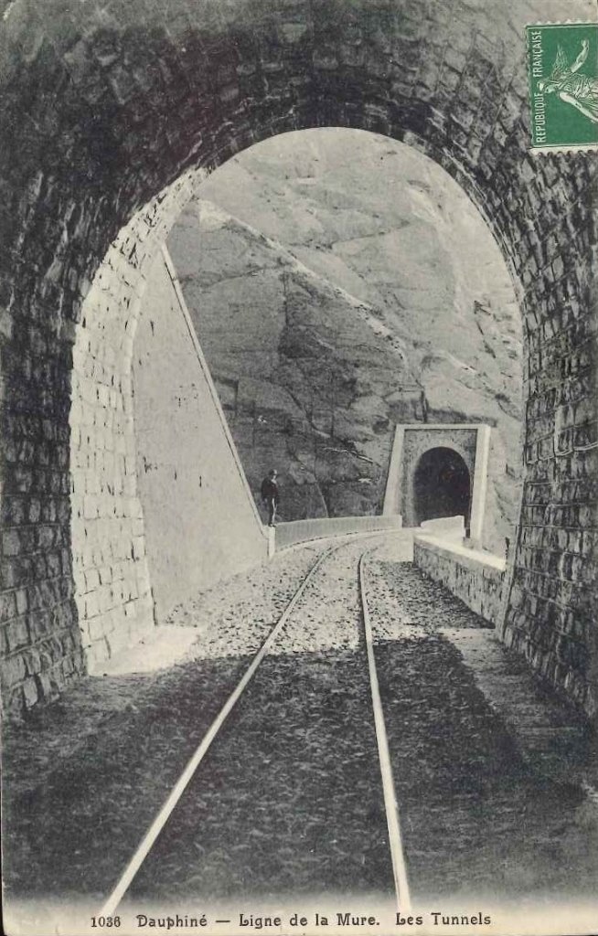 1038 - Dauphiné - Ligne de la Mure - les tunnels.jpg