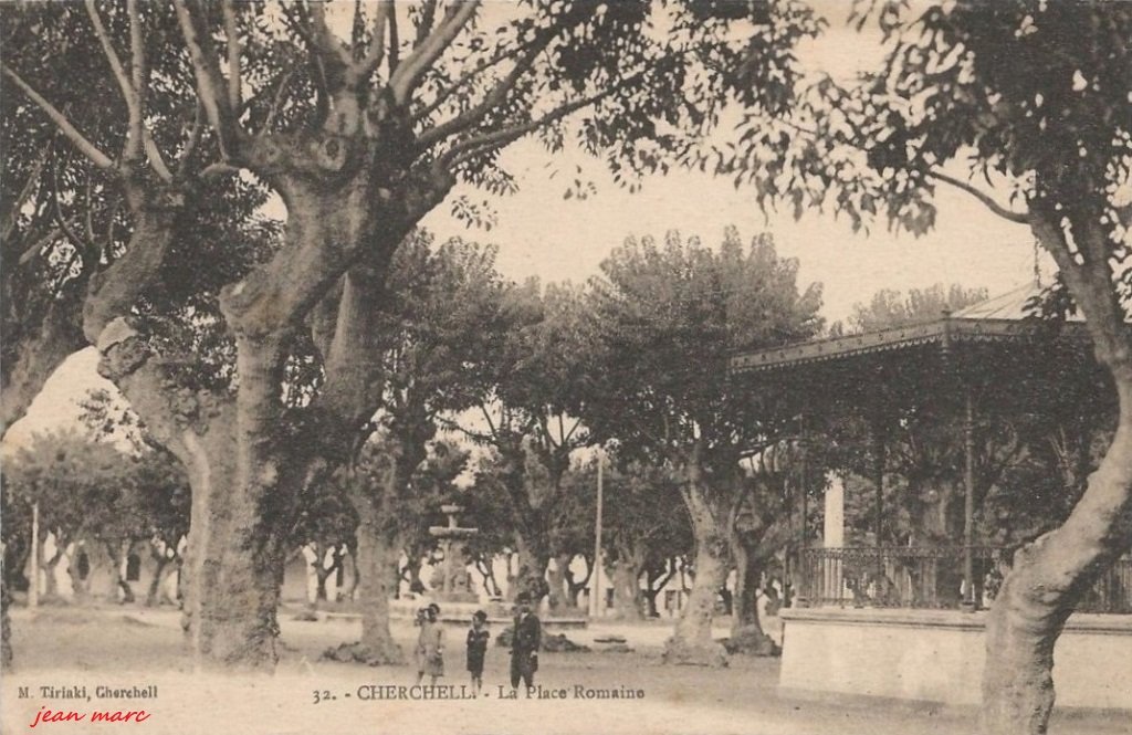 Cherchell - La Place Romaine.jpg