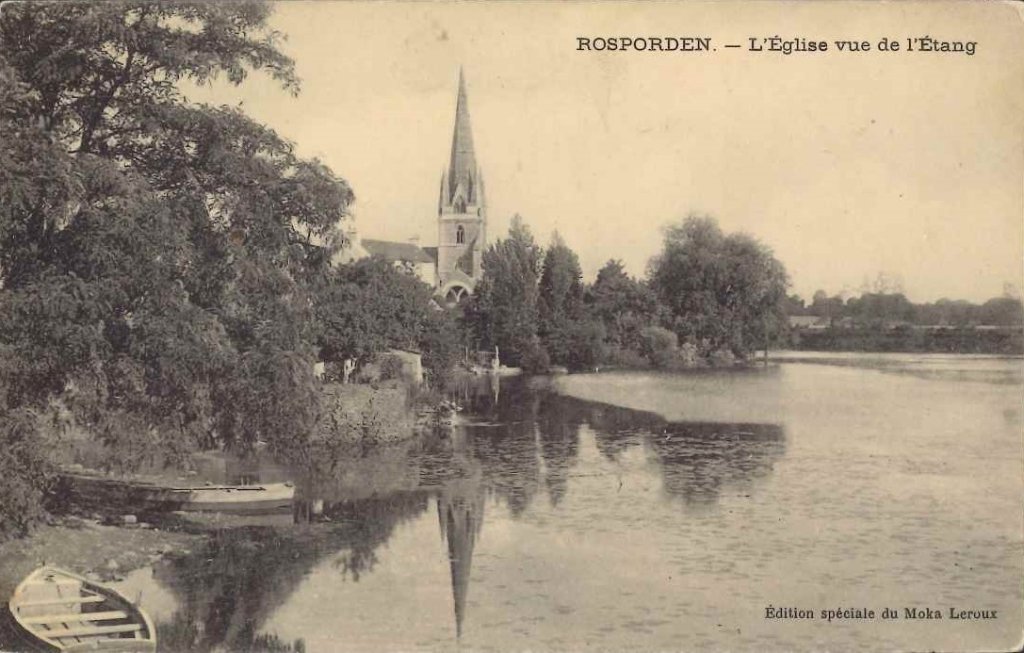 Rosporden - L'église vue de l'étang -moka.jpg