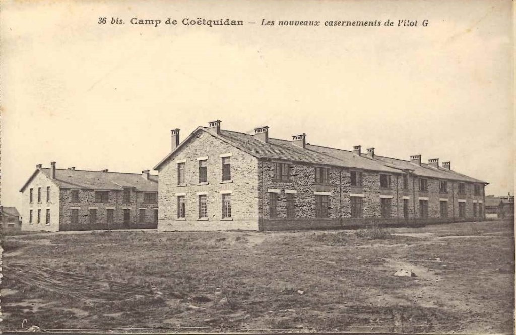 36 bis - Camp de Coëtquidan - les nouveaux casernements de l'îlot G.jpg