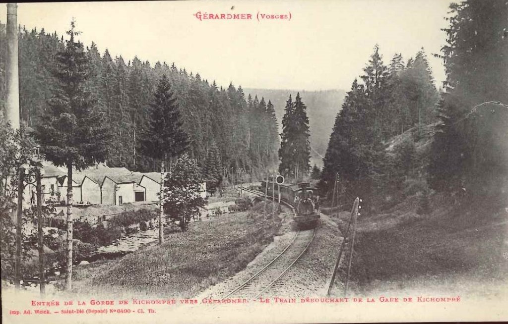 Gérardmer - Entrée de la gorge de Kichompré vers Gérardmer - Le train débouchant de la gare de Kichompré.jpg