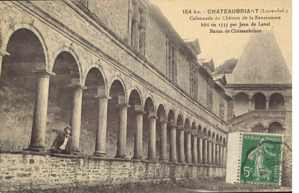 154 bis - Chateaubriant - Colonnade du château de la renaissance -lacroix.jpg