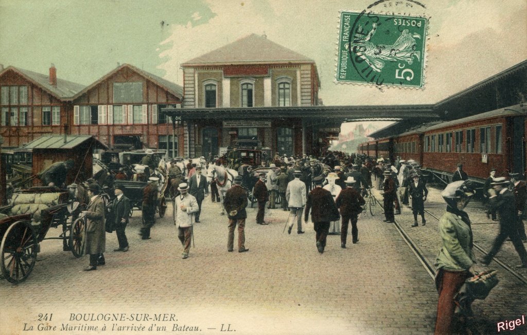62-Boulogne_Mer - Gare Maritime à l'Arrivée d'un bateau - 241 LL - Color.jpg