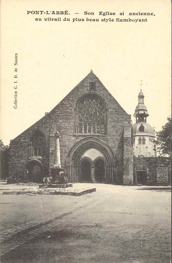 Pont L'Abbé - son église si ancienne, au vitrail du plus beau style flamboyant.jpg
