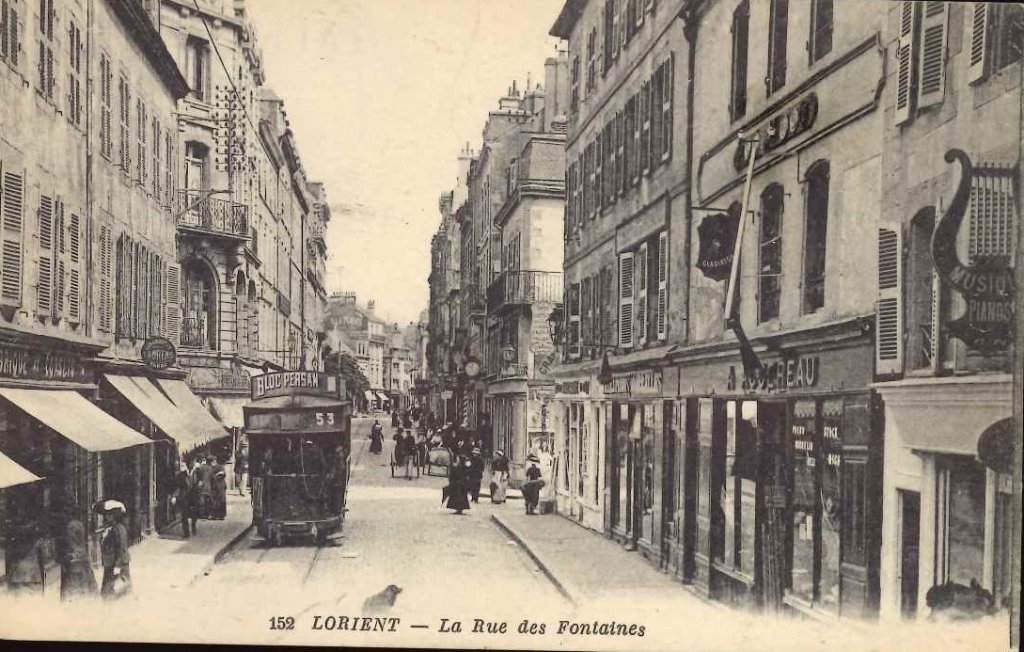 152 - Lorient - La rue des fontaines.jpg
