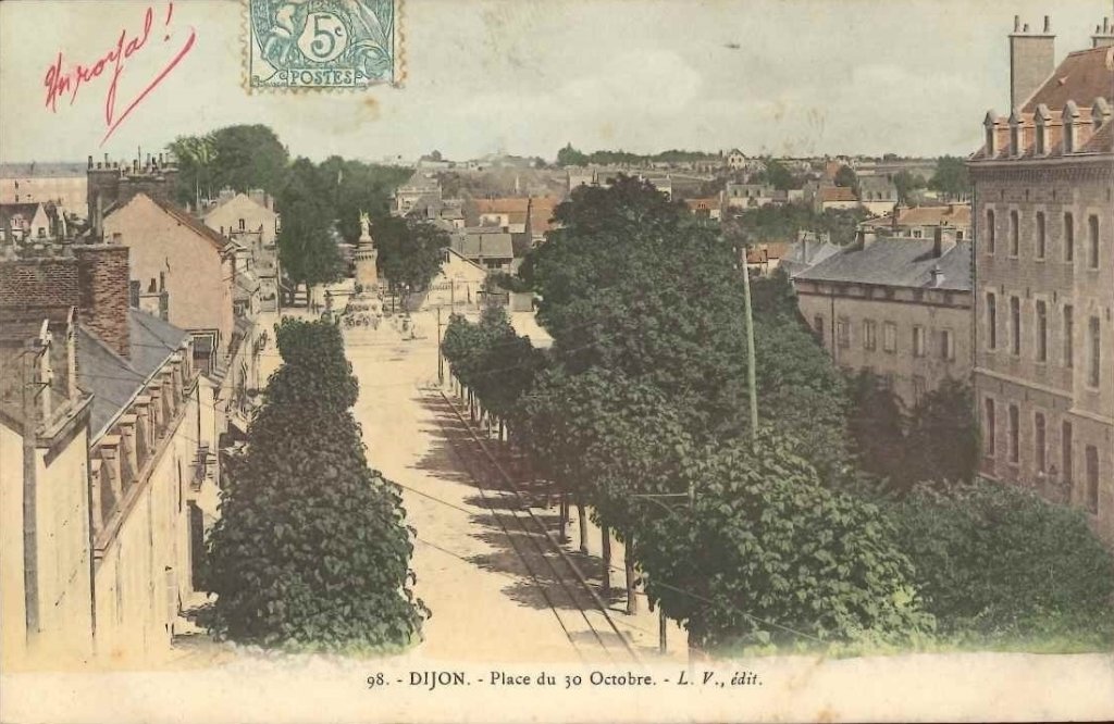 98 - Dijon - Place du 30 octobre -lv.jpg