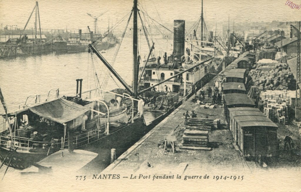 44-Nantes - Le Port pendant la Guerre - 775 Artaud et Nozais.jpg