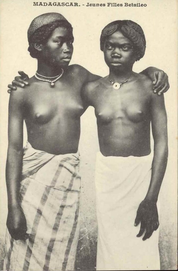 Madagascar - Jeunes filles Betsileo.jpg