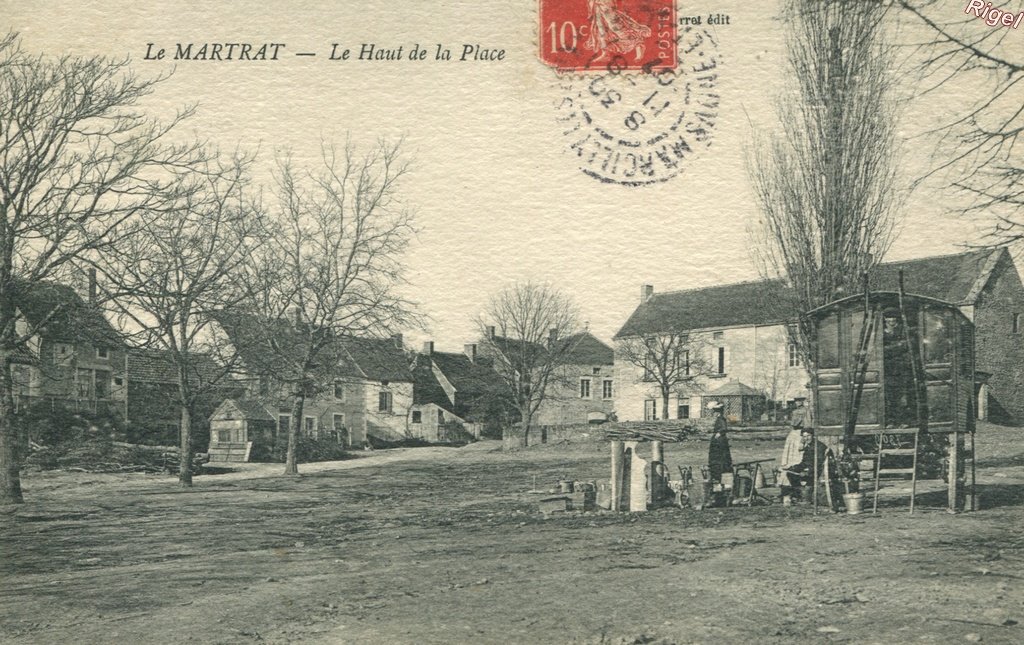 71-Le Martrat - Le Haut de la Place.jpg