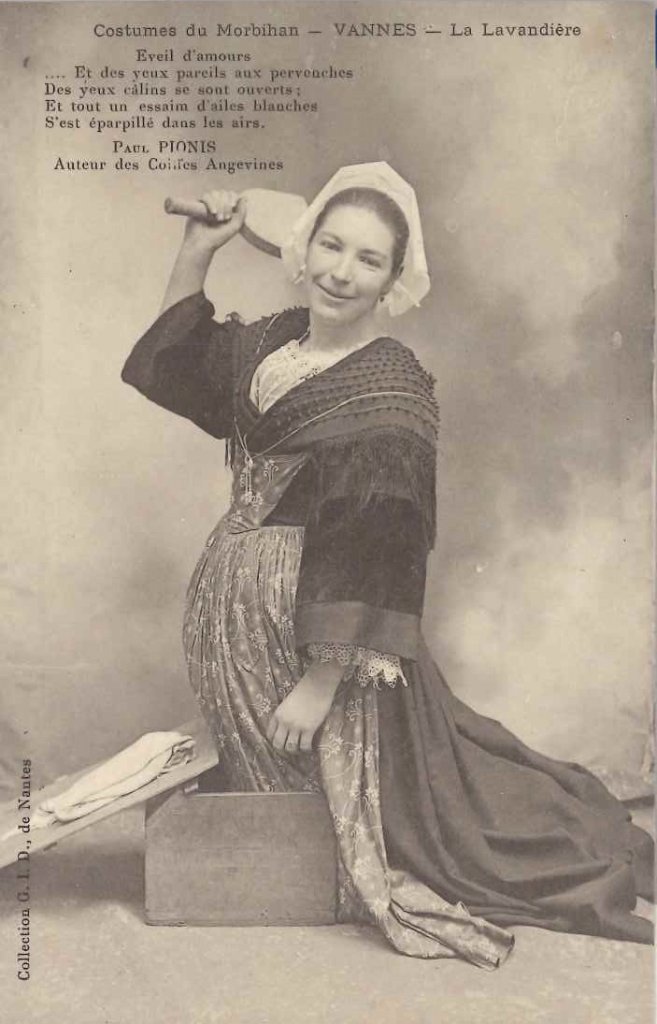 Vannes - La Lavandière - Costumes du Morbihan.jpg