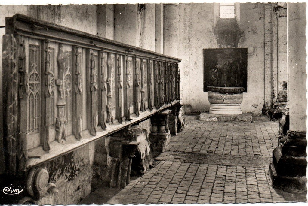 Saint-Loup de Naud Cim.jpg