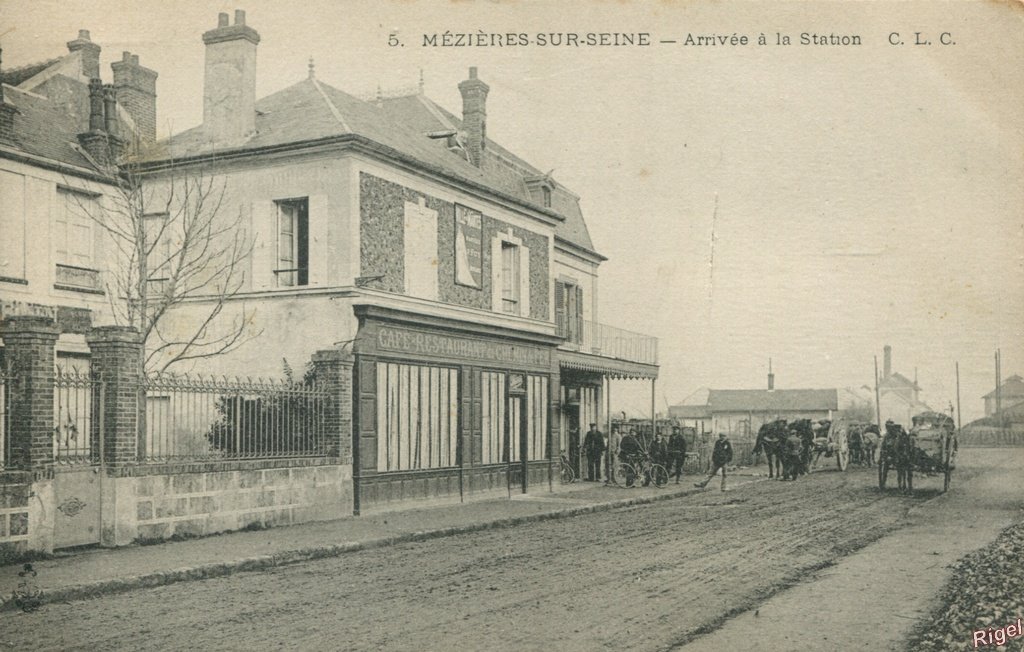 78-Mézières - Arrivée à la Station - 5 CLC.jpg