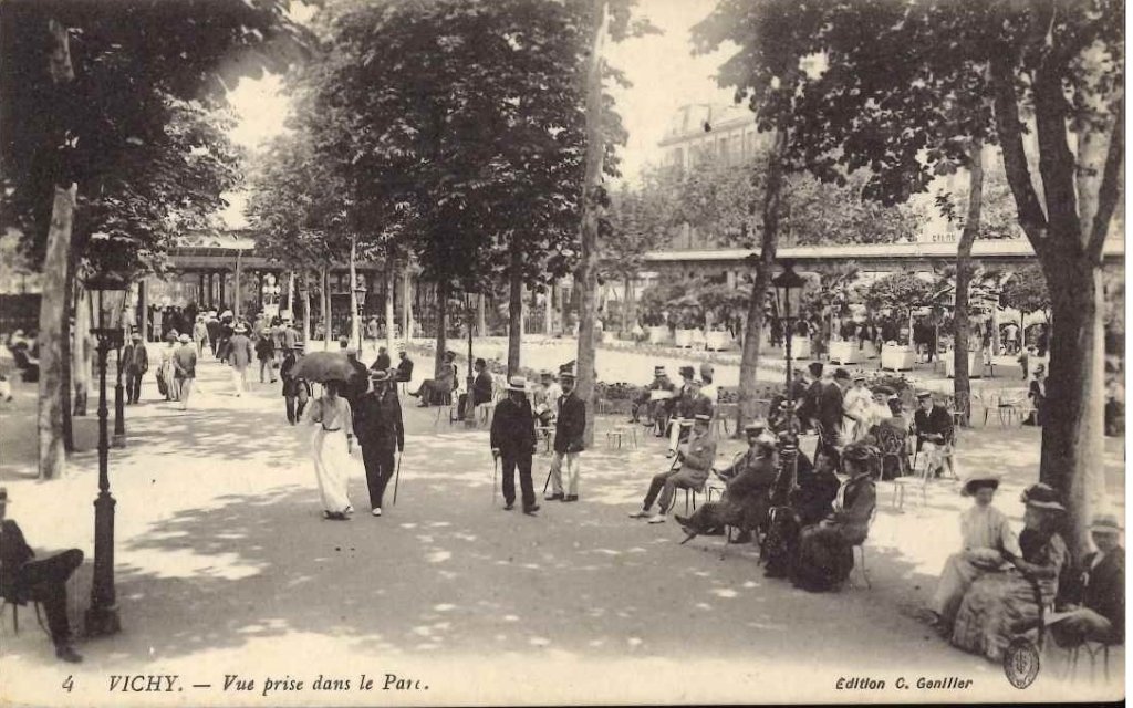 4 - Vichy - Vue prise dans le parc.jpg