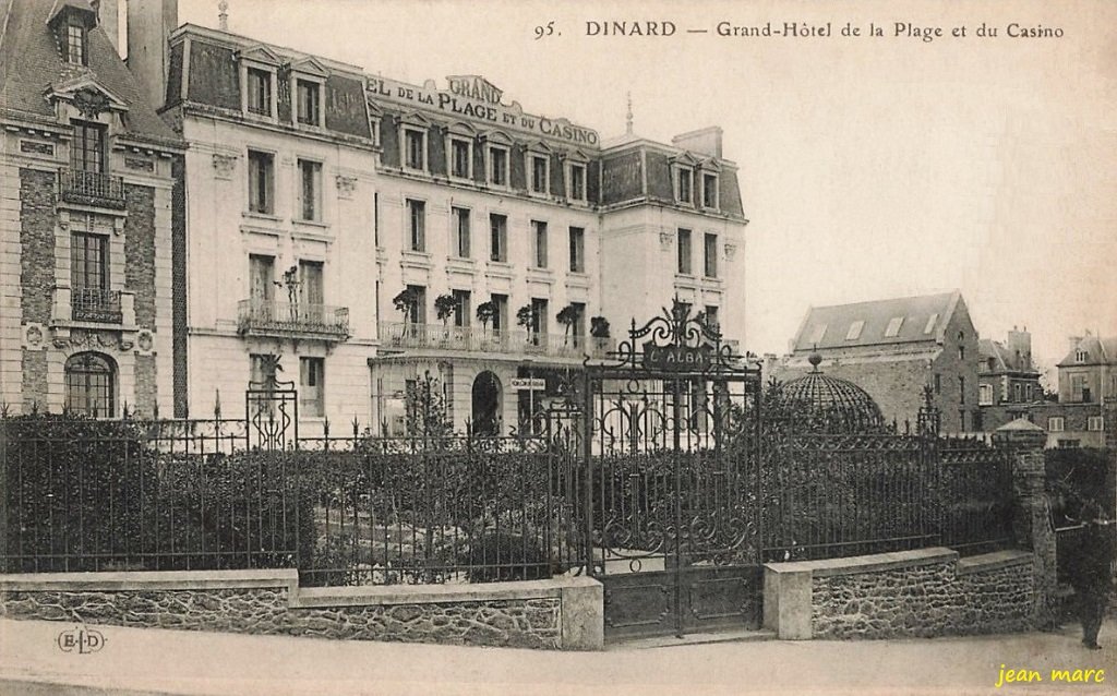 Dinard - Grand Hôtel de la plage et du Casino.jpg