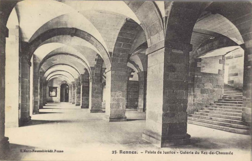 25 - Rennes - Palais de justice - Galerie du rez de chaussée.jpg