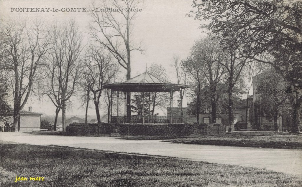 Fontenay-le-Comte - La Place Viète 2.jpg