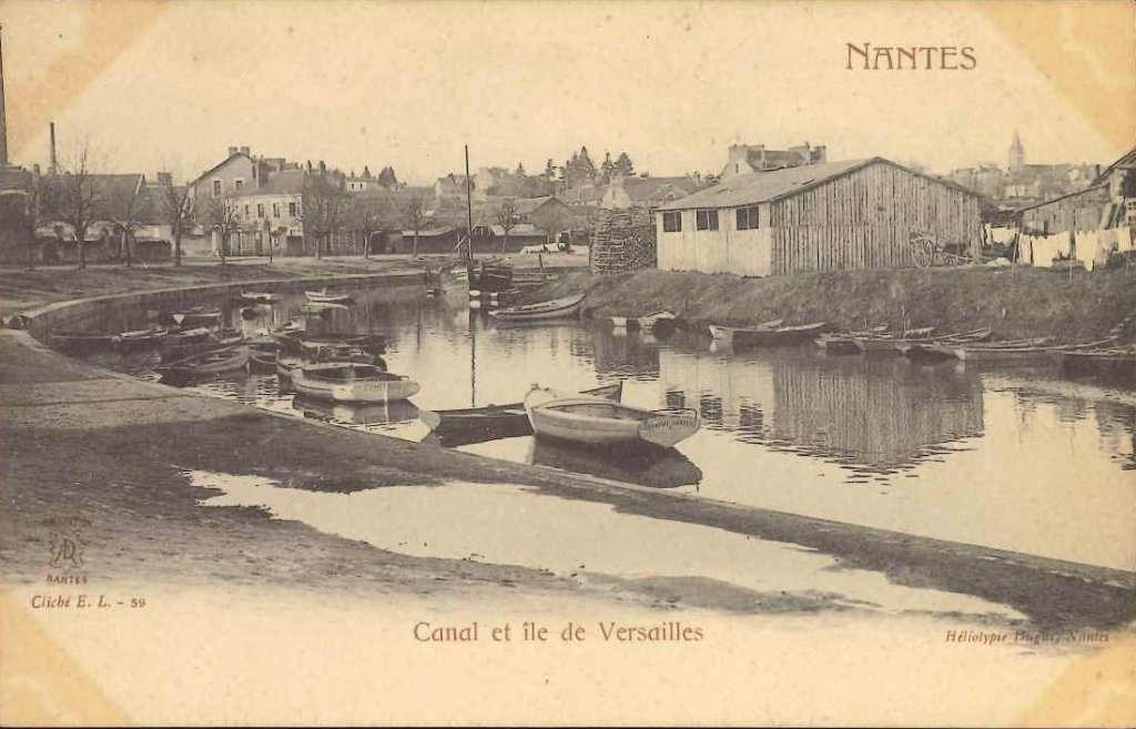 Barques Nantes - Canal et île de Versailles.jpg