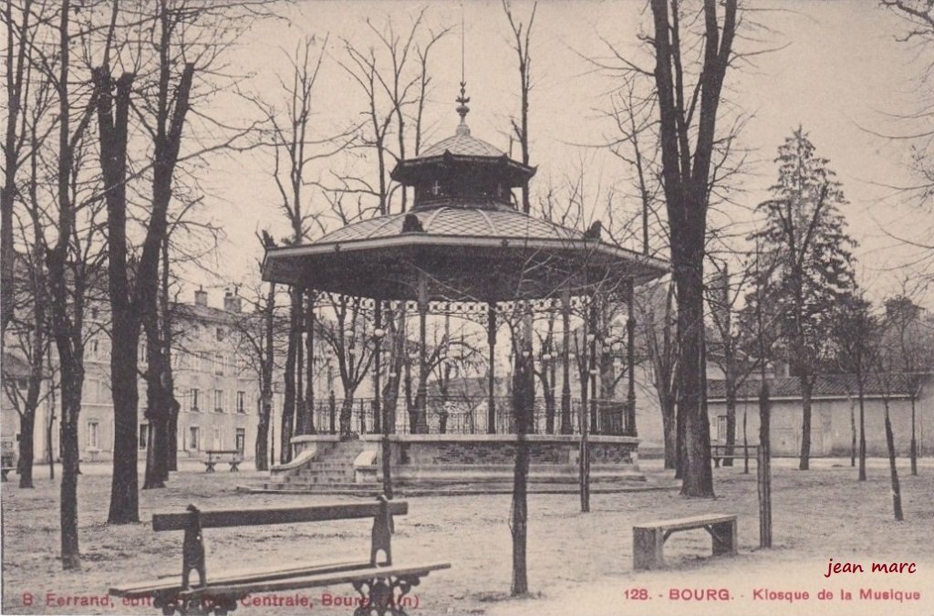 Bourg-en-Bresse - Kiosque de la Musique.jpg