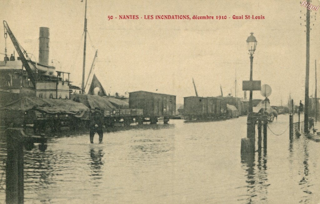 44-Nantes - Les Inondations - Decembre 1910 - Quai St-Louis - 50Artaud et Nozais édit - Heliotypie Dugas et Cie.jpg