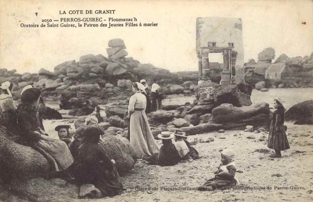 2050 - Perros-Guirec - Ploumanac'h - Oratoire de Saint Guirec, le patron des jeunes filles à marier.jpg