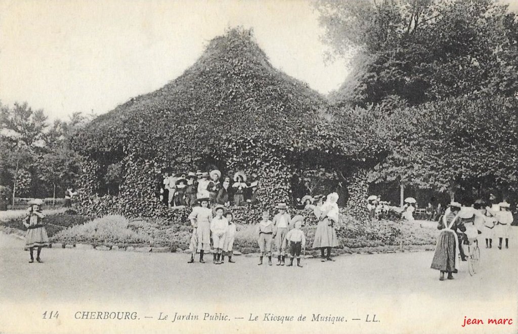 Cherbourg - Le Jardin Public - Le Kiosque de musique.jpg