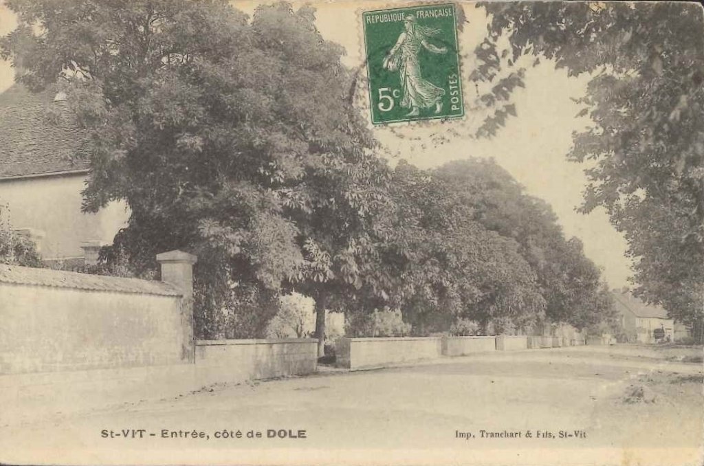 Saint- Vit - Entrée, côté de Dole.jpg