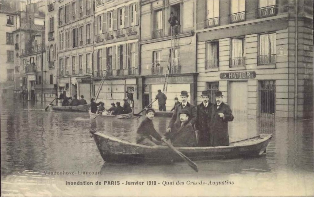Barques Inondation de Paris - Janvier 1910 - Quai des Grands Augustins - Rigel.jpg