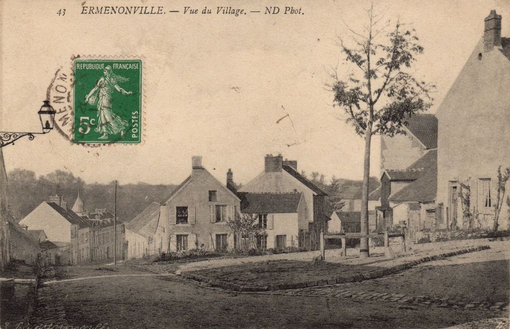 60 - ERMENONVILLE - 43 - Vue du Village - ND Phot - 03-10-24.jpg