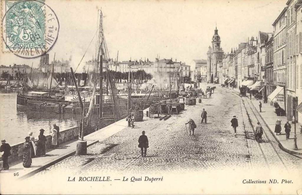 26 - La Rochelle - Le quai Duperré.jpg