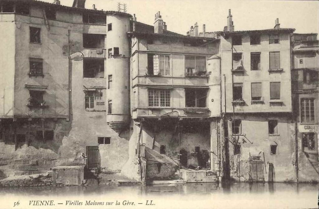 56 - Vienne - Vieilles maisons sur la Gère.jpg