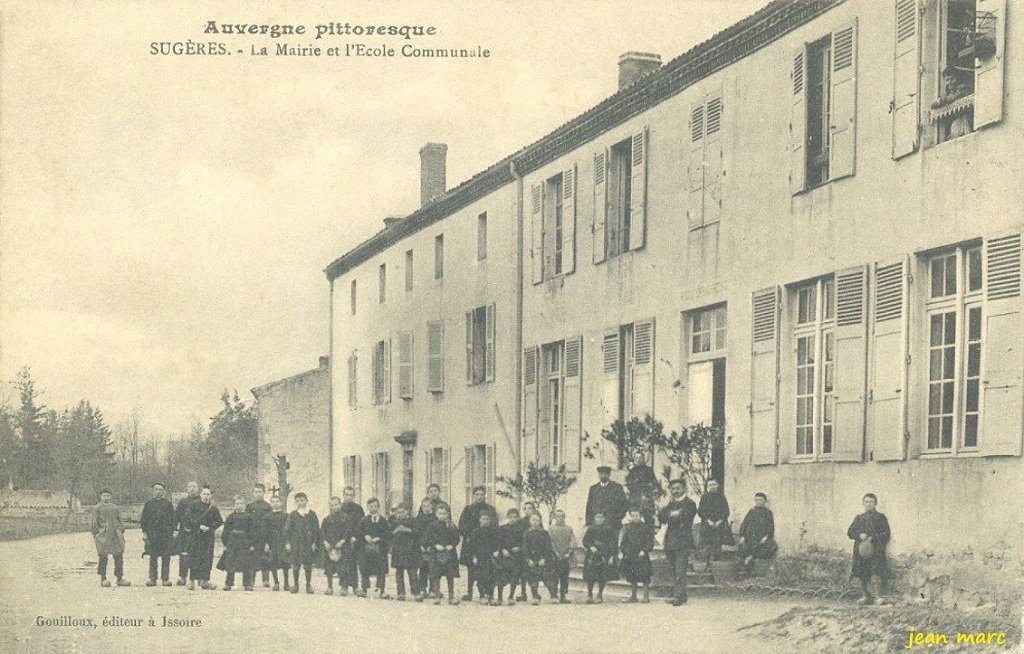 Sugères - La Mairie et l'École communale.jpg