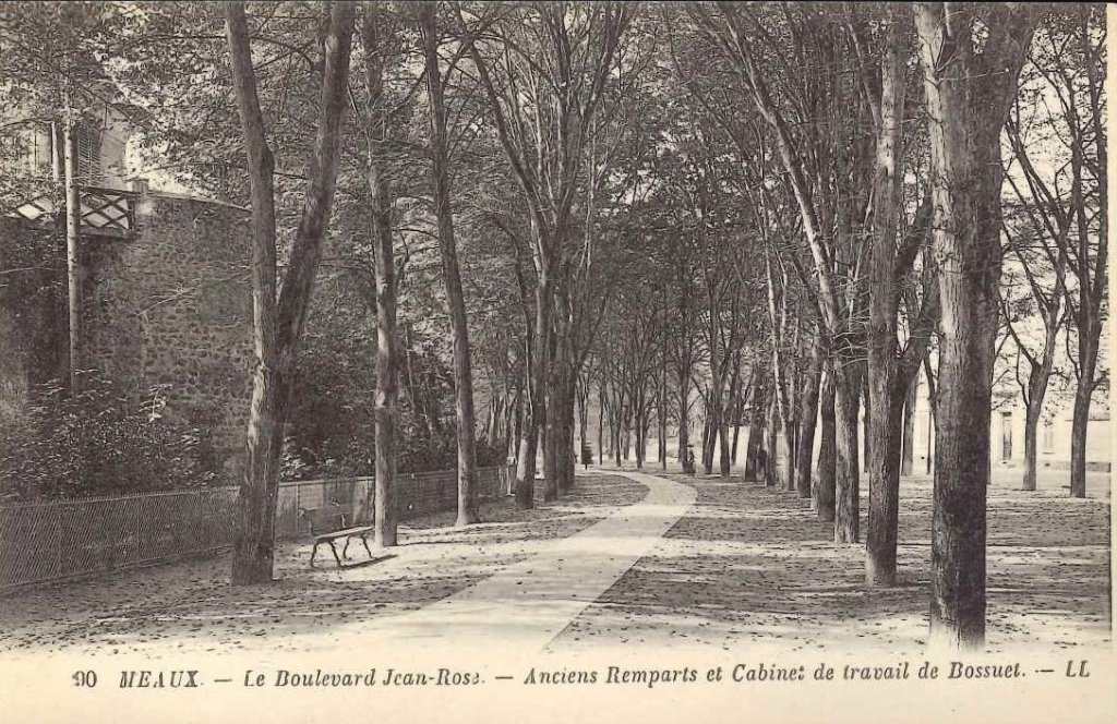 90 - Meaux - Le boulevard Jean Rose - Anciens remparts et cabinet de travail de Bossuet.jpg