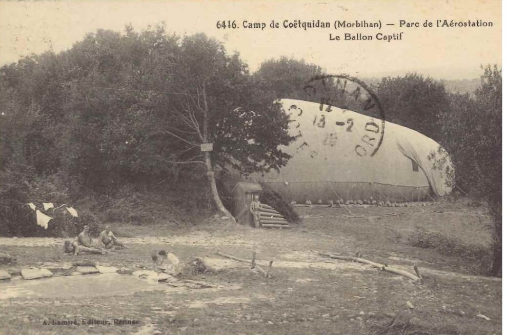 6446 - Camp de Coëtquidan - Parc de l'aérostation - le ballon captif.jpg