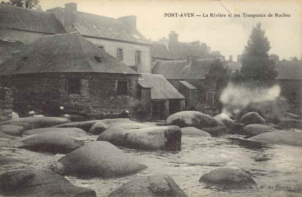 Pont-Aven - La rivière et ses troupeaux de roches.jpg