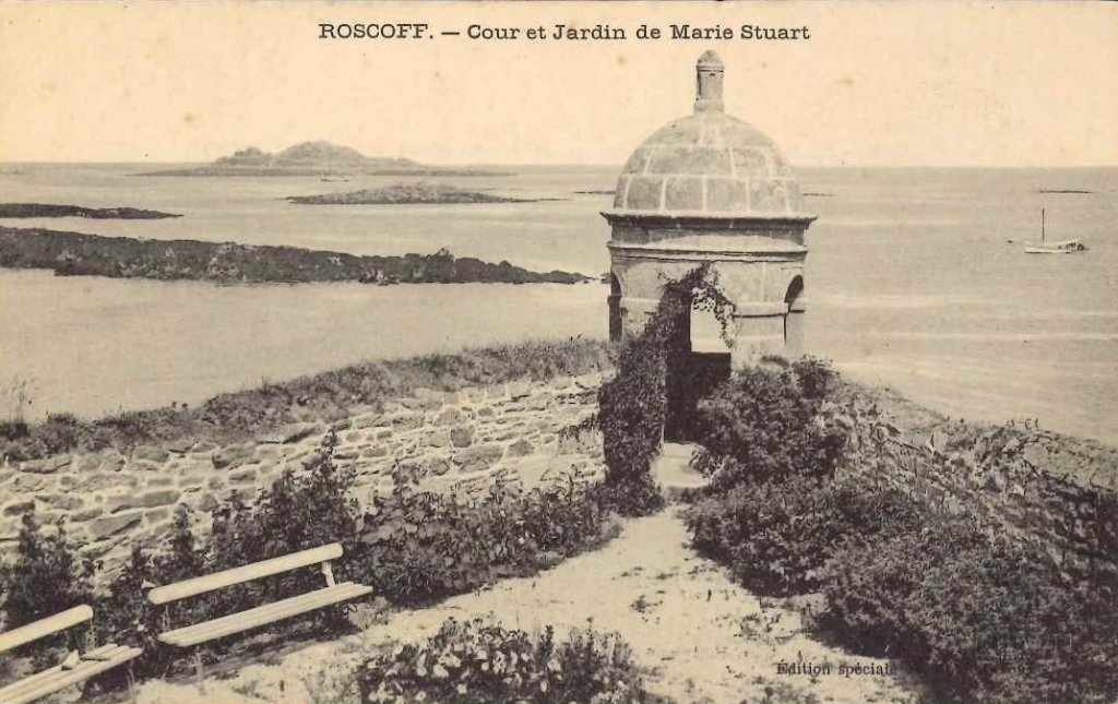 Roscoff - Cour et jardin de Marie Stuart.jpg