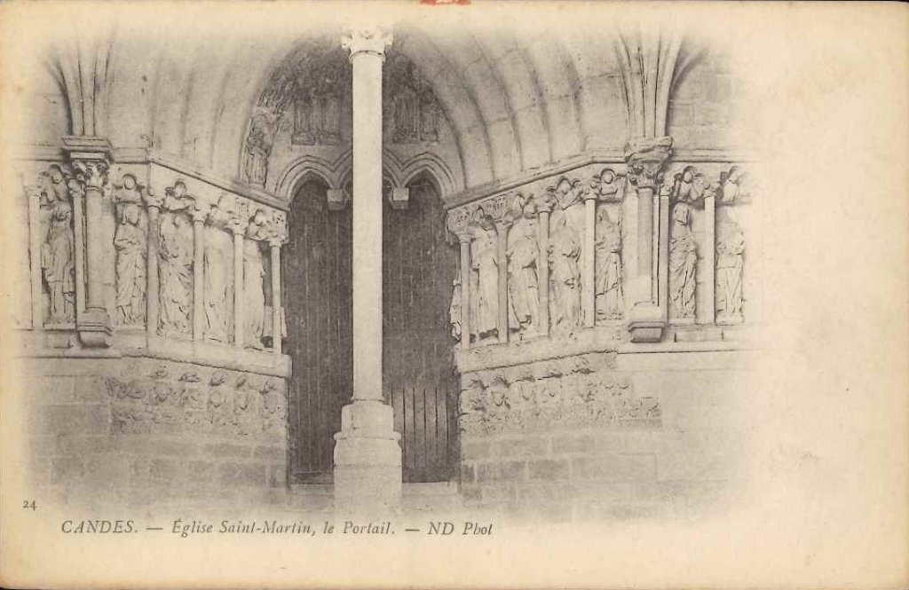 24 - Candes - Eglise Saint Martin, le portail.jpg