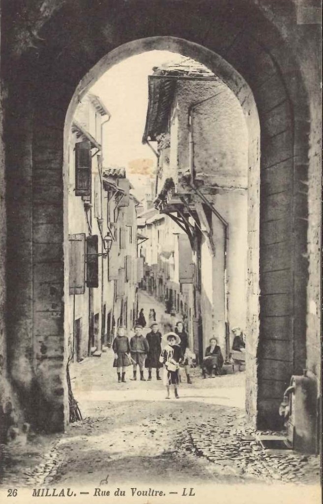 26 - Millau - rue du Voultre.jpg